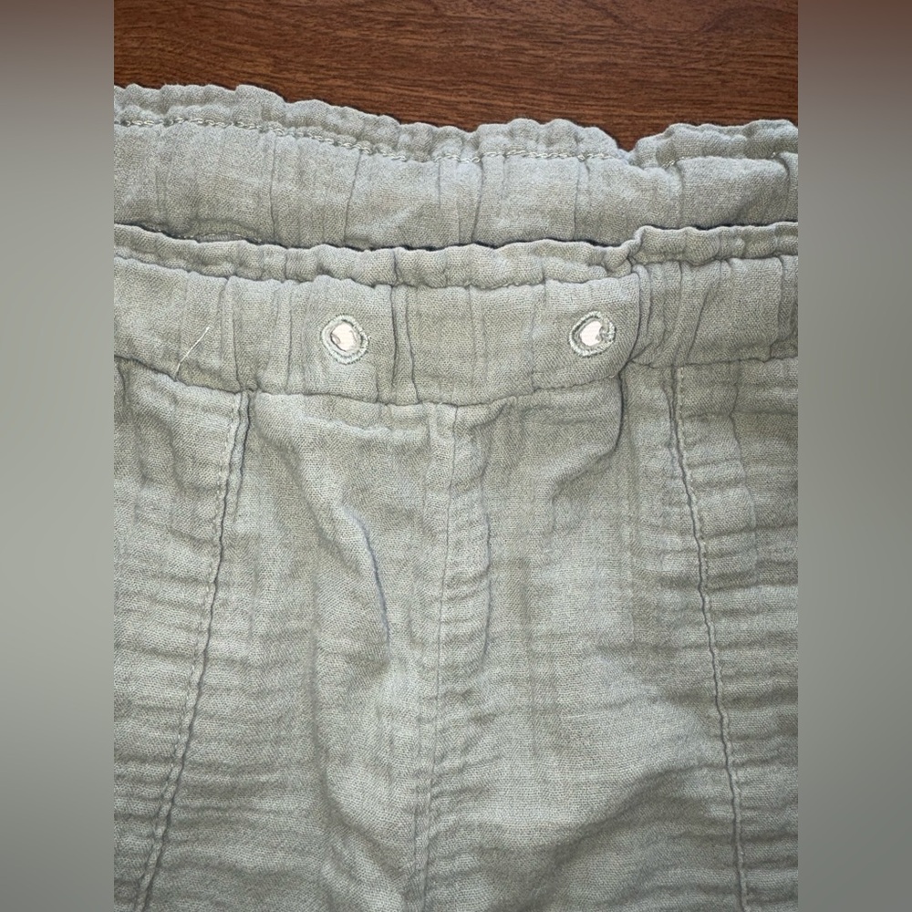 GAP Light olive Women’s Gauze Pull-On Shorts - Picture 3 of 6